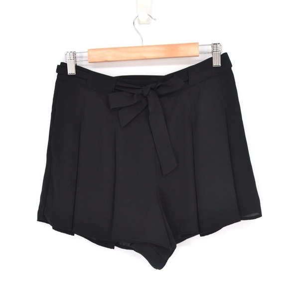 Aritzia Sunday Best Wesley Pleated Shorts Belted Flowy in Black Women's 8 - Picture 2 of 10